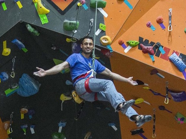 NY Gym Opens Amid Controversy