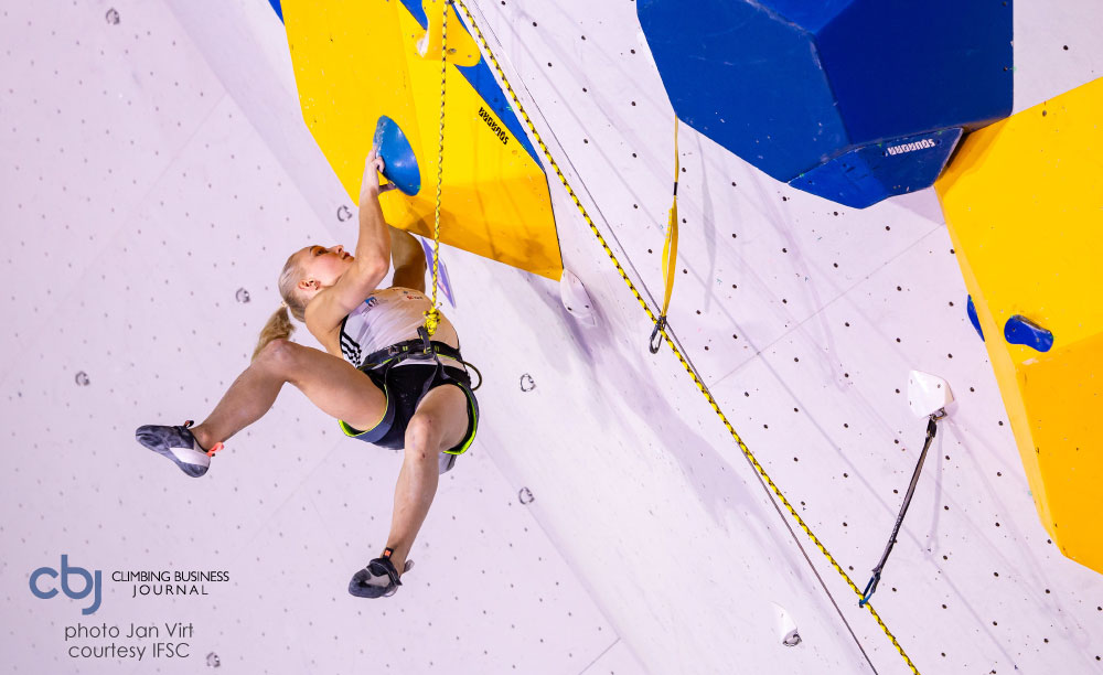 janja climbing in competition