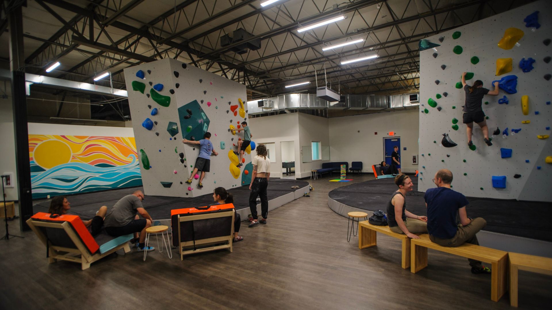 Climbers bouldering at Horizon
