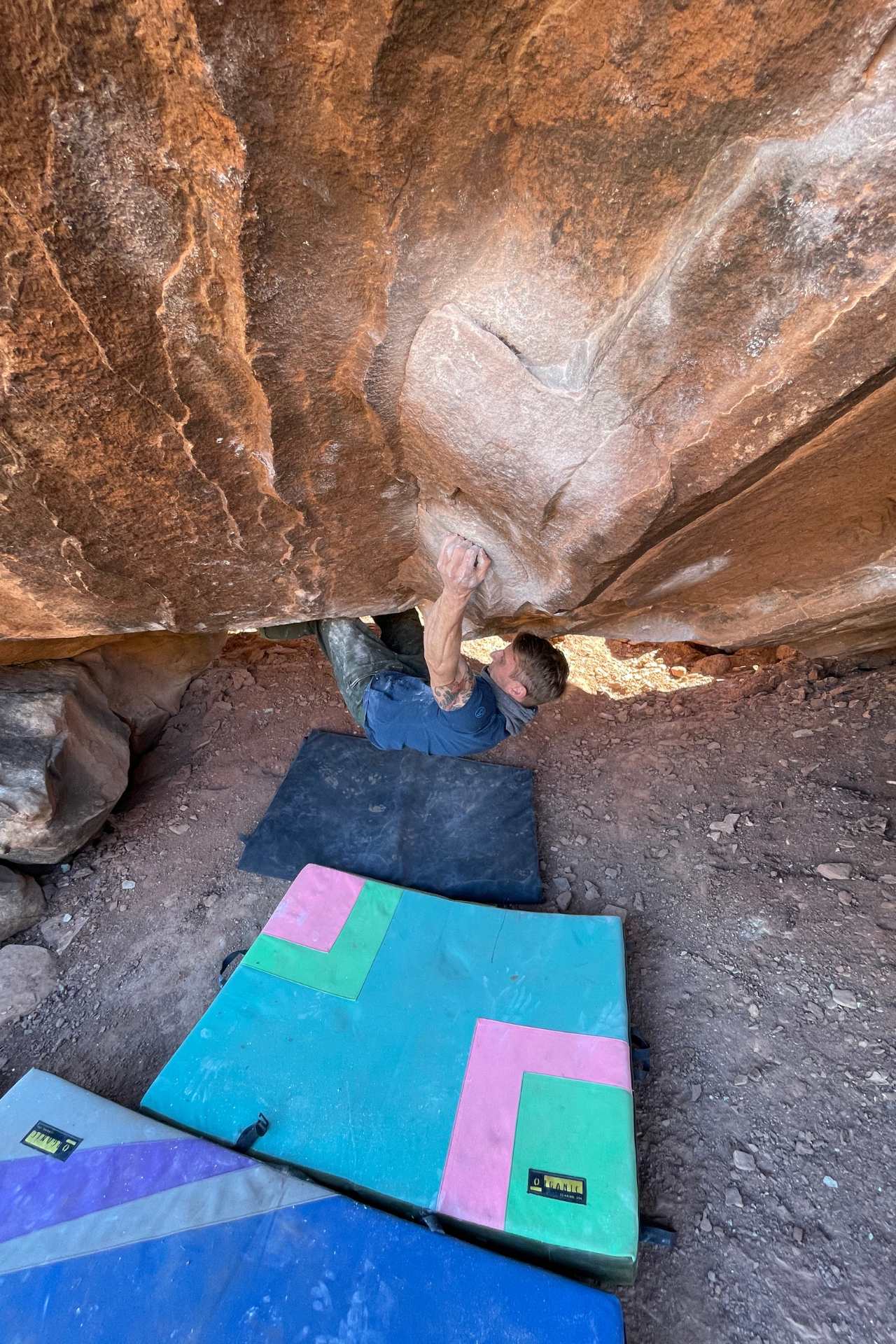 Brett bouldering outdoors