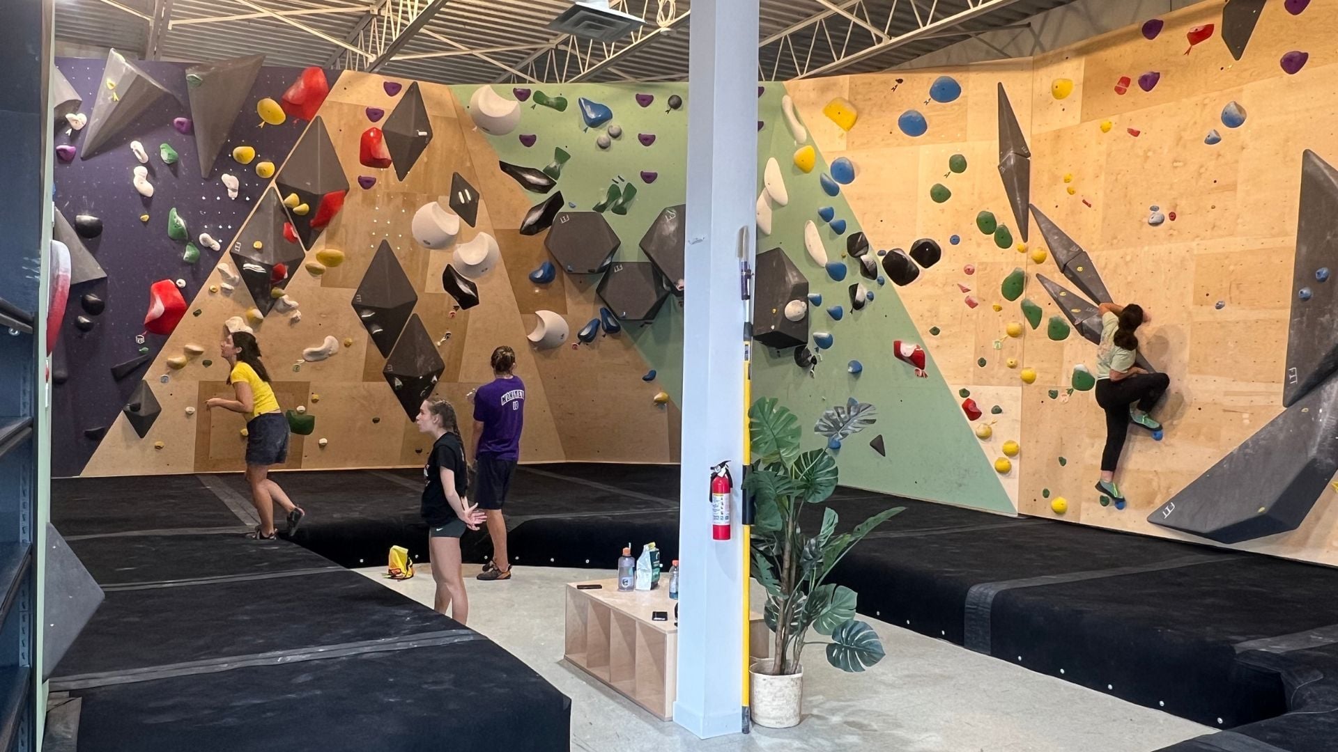 More climbers bouldering at Atelier Bloc