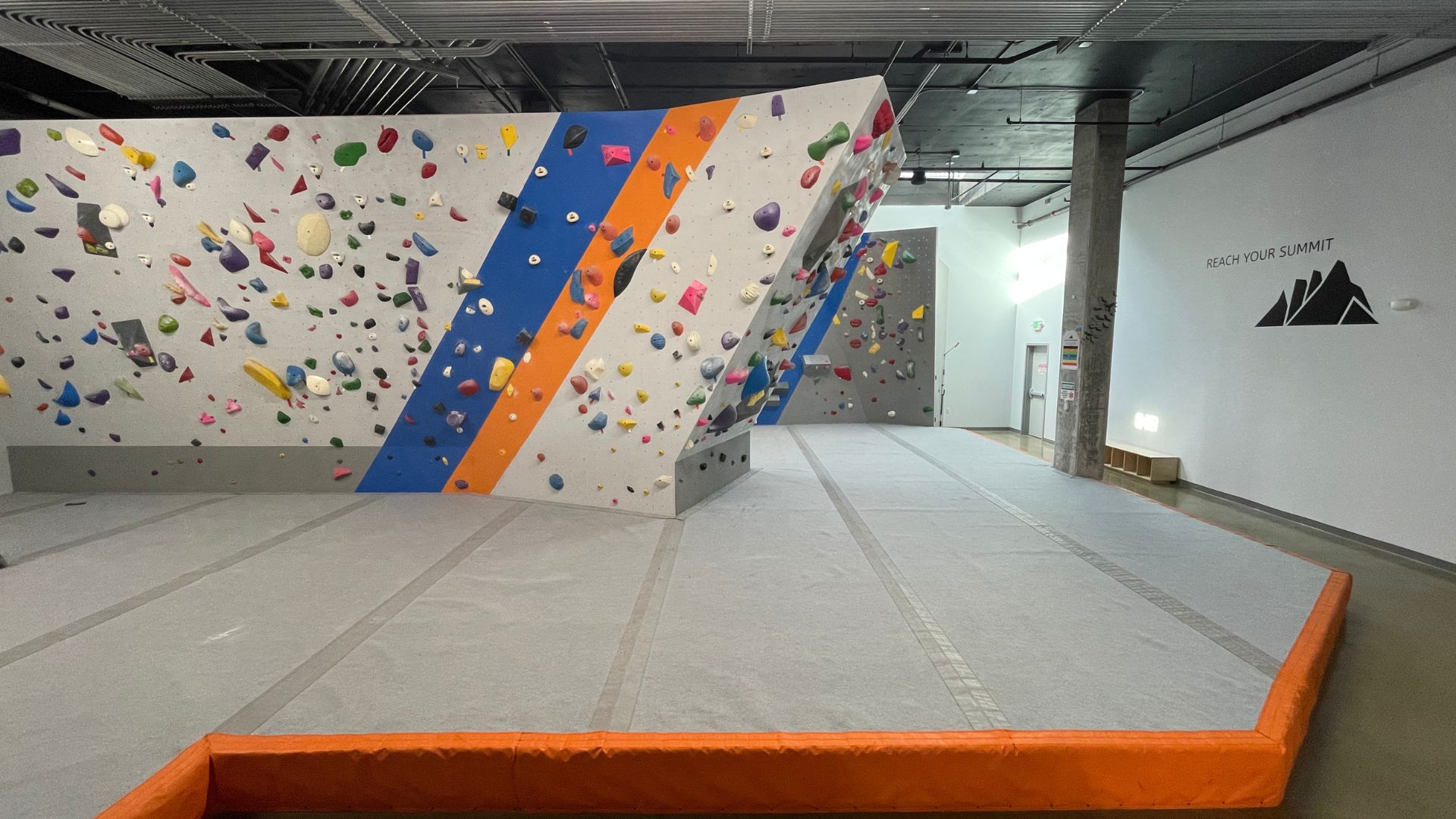 New bouldering walls at Summit Everett