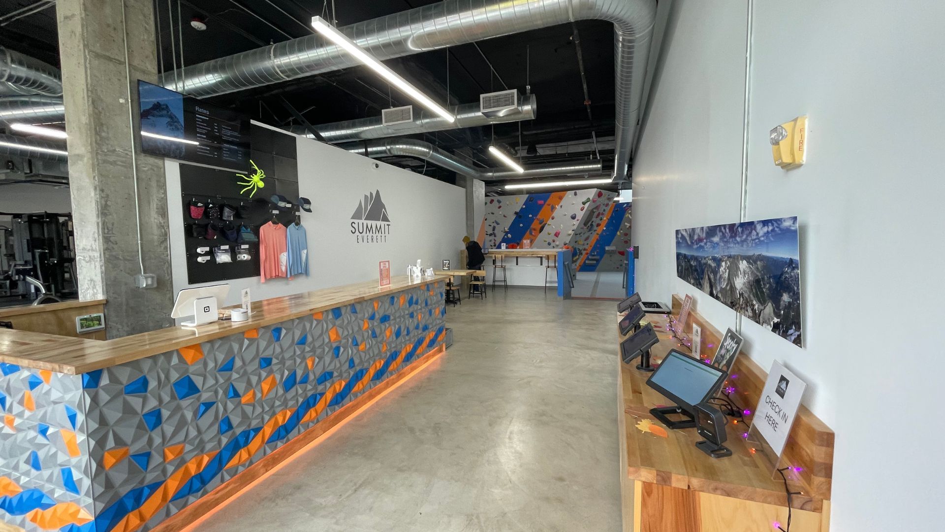 Front desk at the relocated Summit Everett gym